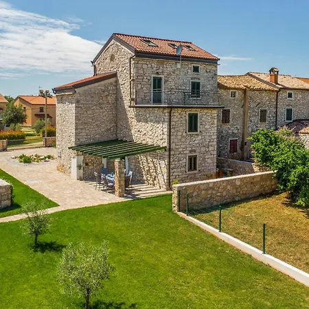 Luxurious In With Sauna Prázdninový dům Umag